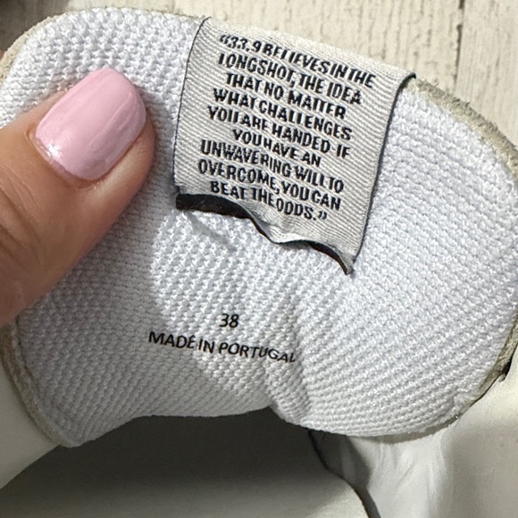 33.9 The Original White and Black Women's Sneakers - Picture 12 of 12